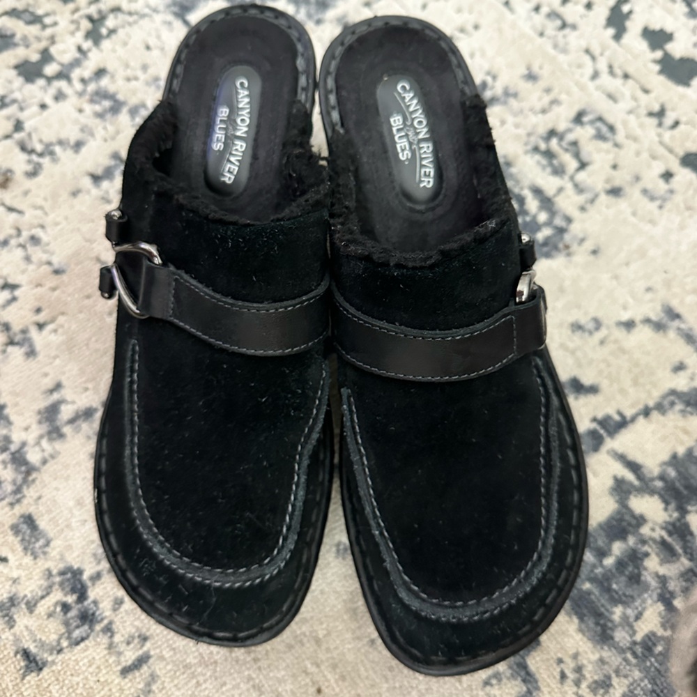 Canyon River Black Slip on Wedges; size 9